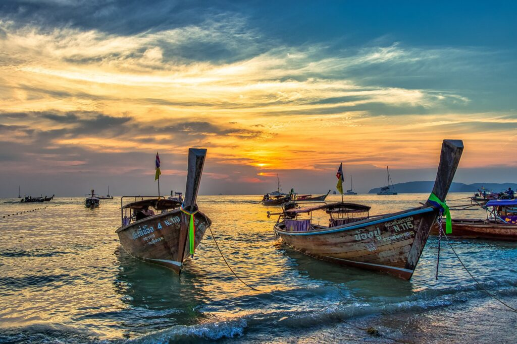 Known for its beautiful scenic beauty. Places like Krabi and Pattaya attract Travellers all across the world.